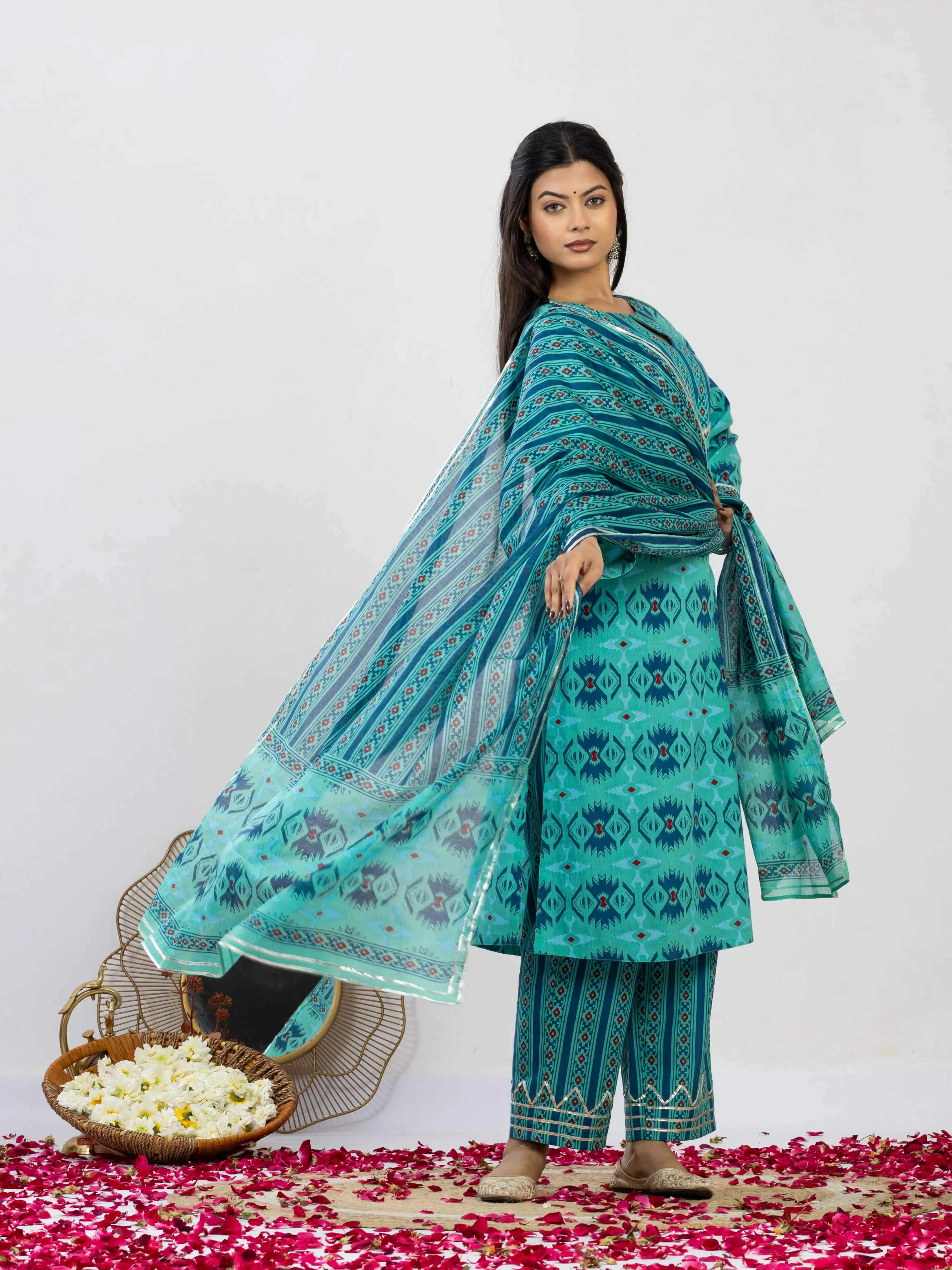तारा | Handmade Emerald Green Ethnic Kurta Set with Cotton Dupatta