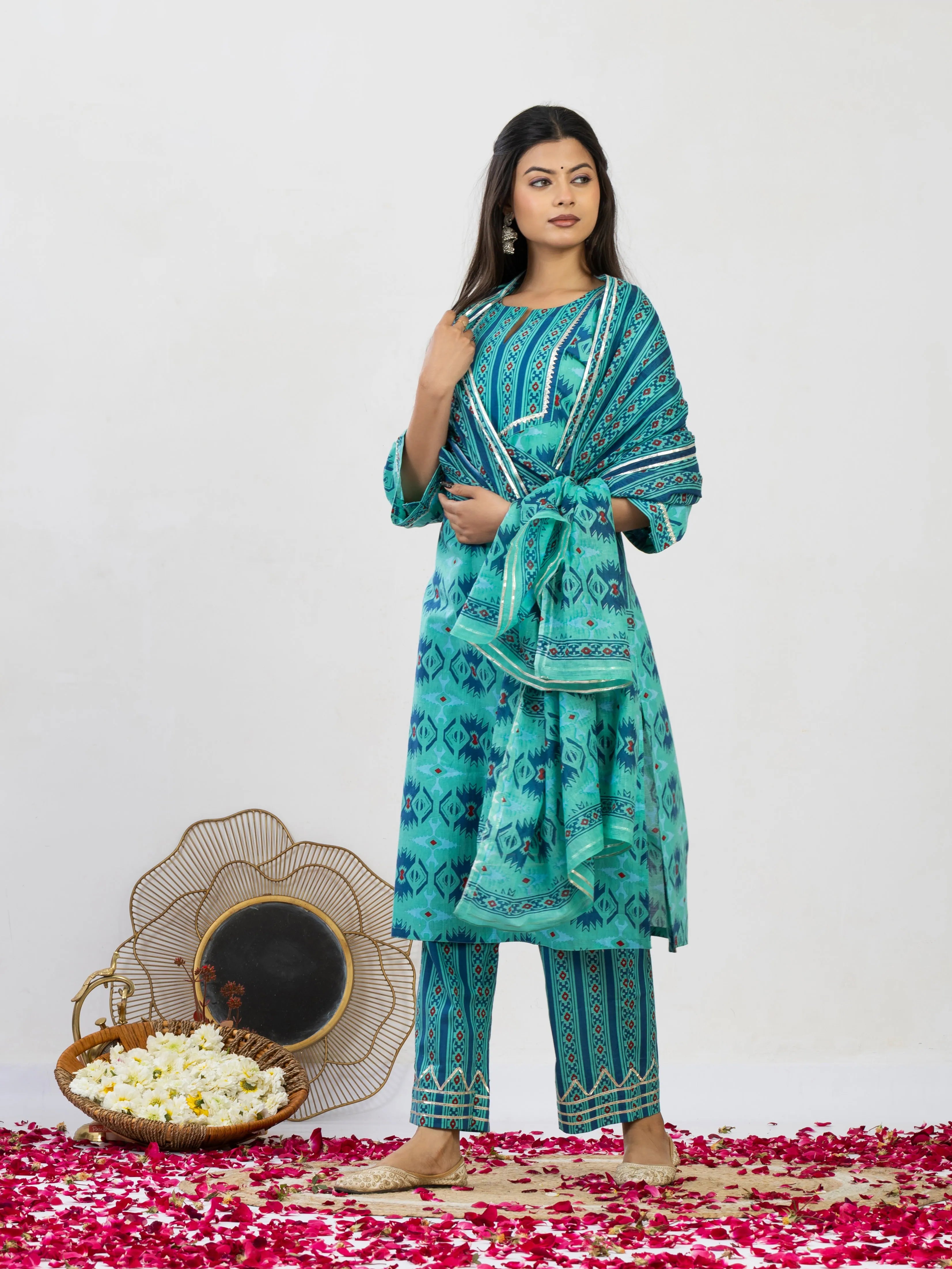 तारा | Handmade Emerald Green Ethnic Kurta Set with Cotton Dupatta