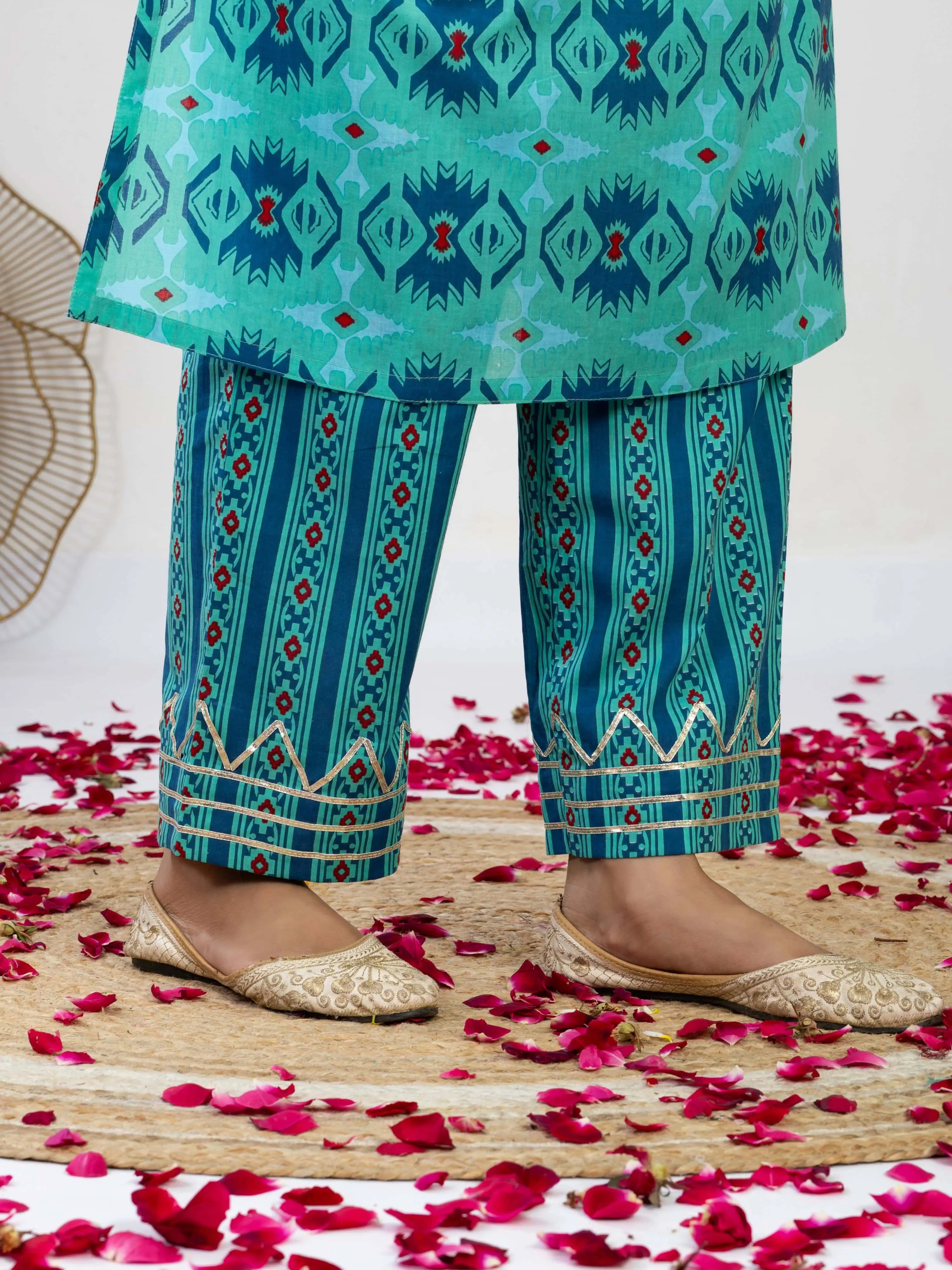 तारा | Handmade Emerald Green Ethnic Kurta Set with Cotton Dupatta