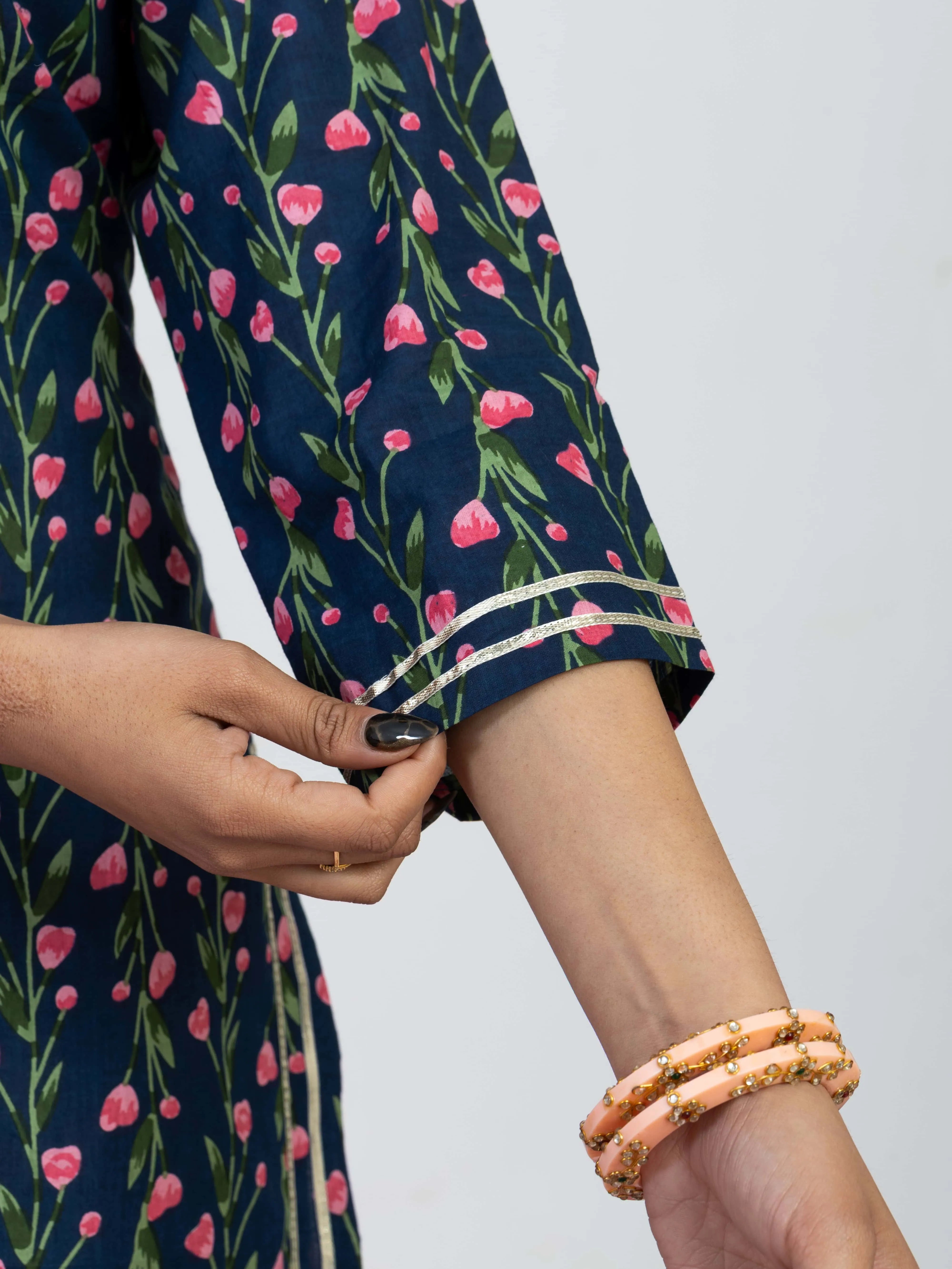 गुलरंग | Handmade Pure Cotton V-Neck Kurta Set with Chiffon Dupatta