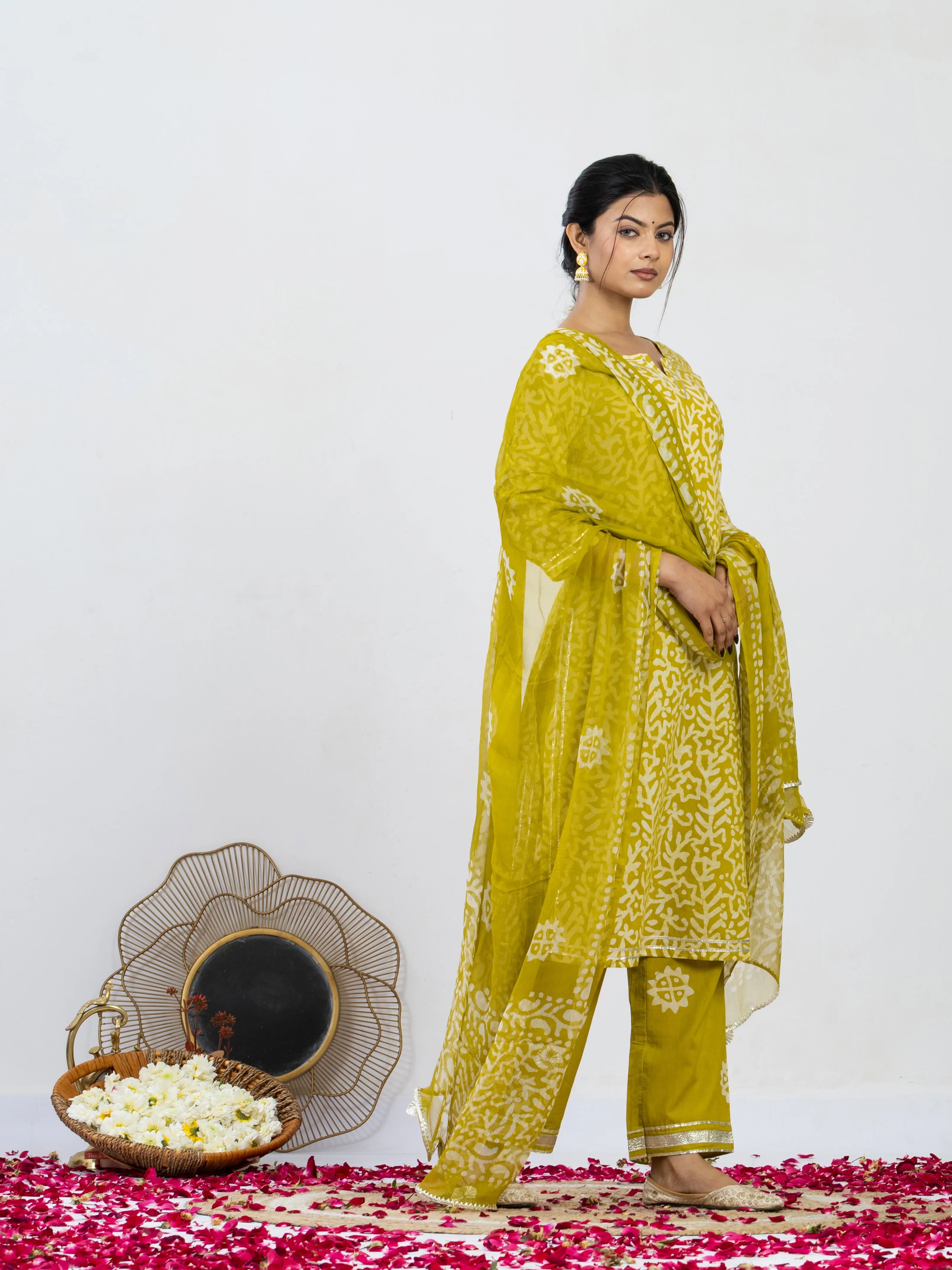 पीतांजलि | Handmade Pure Cotton Kurta Set with Chiffon Dupatta