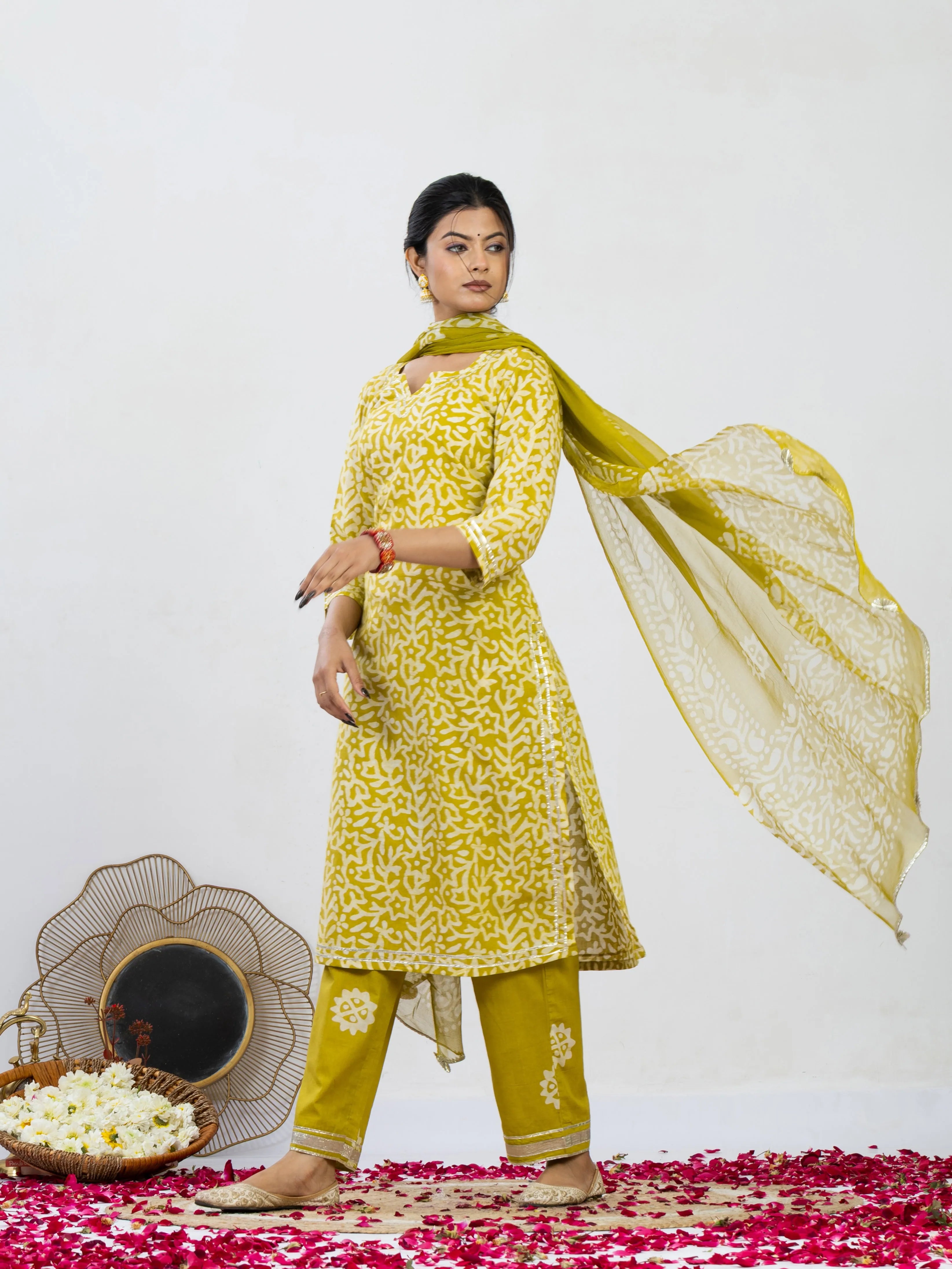 पीतांजलि | Handmade Pure Cotton Kurta Set with Chiffon Dupatta