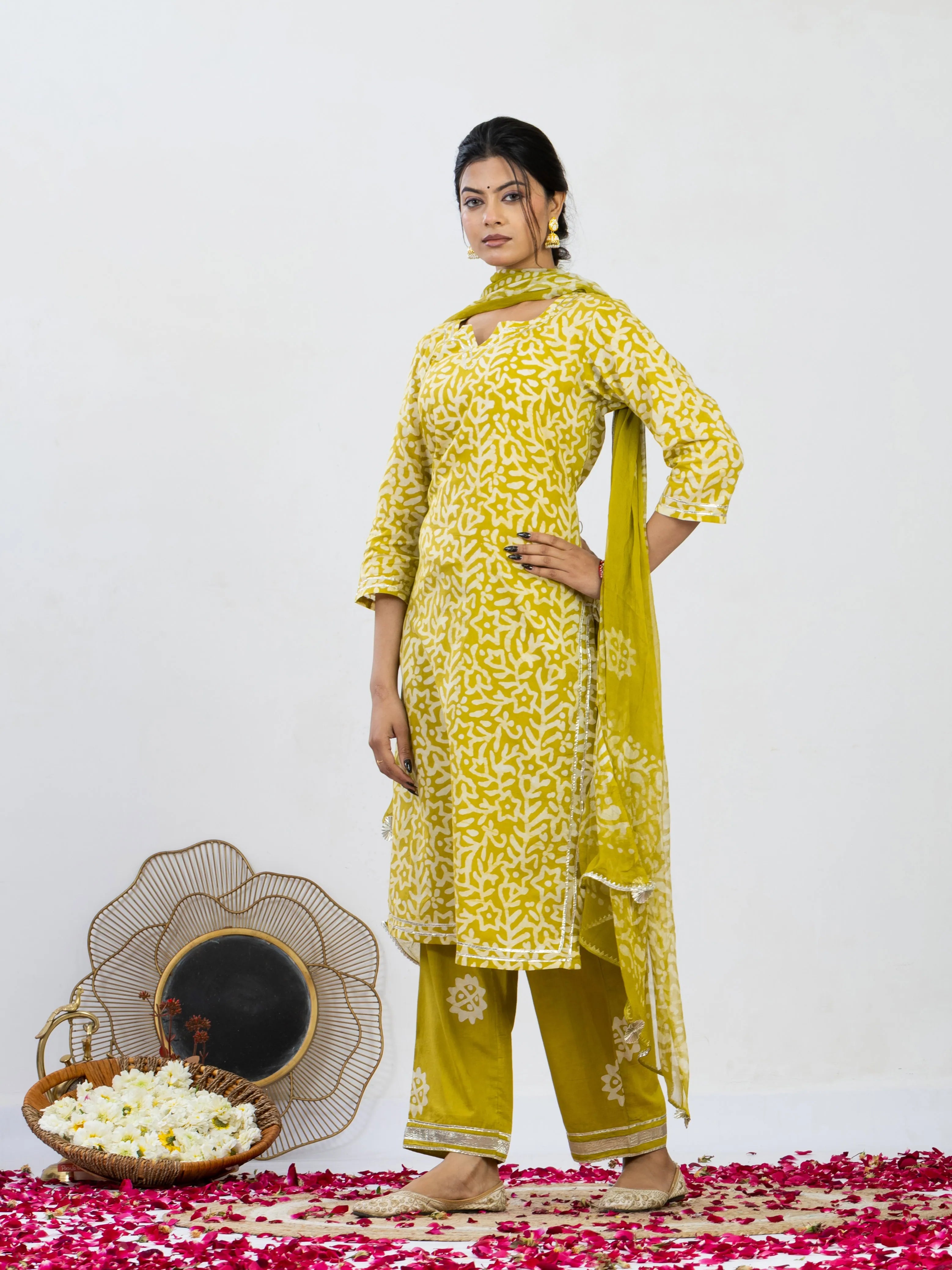 पीतांजलि | Handmade Pure Cotton Kurta Set with Chiffon Dupatta