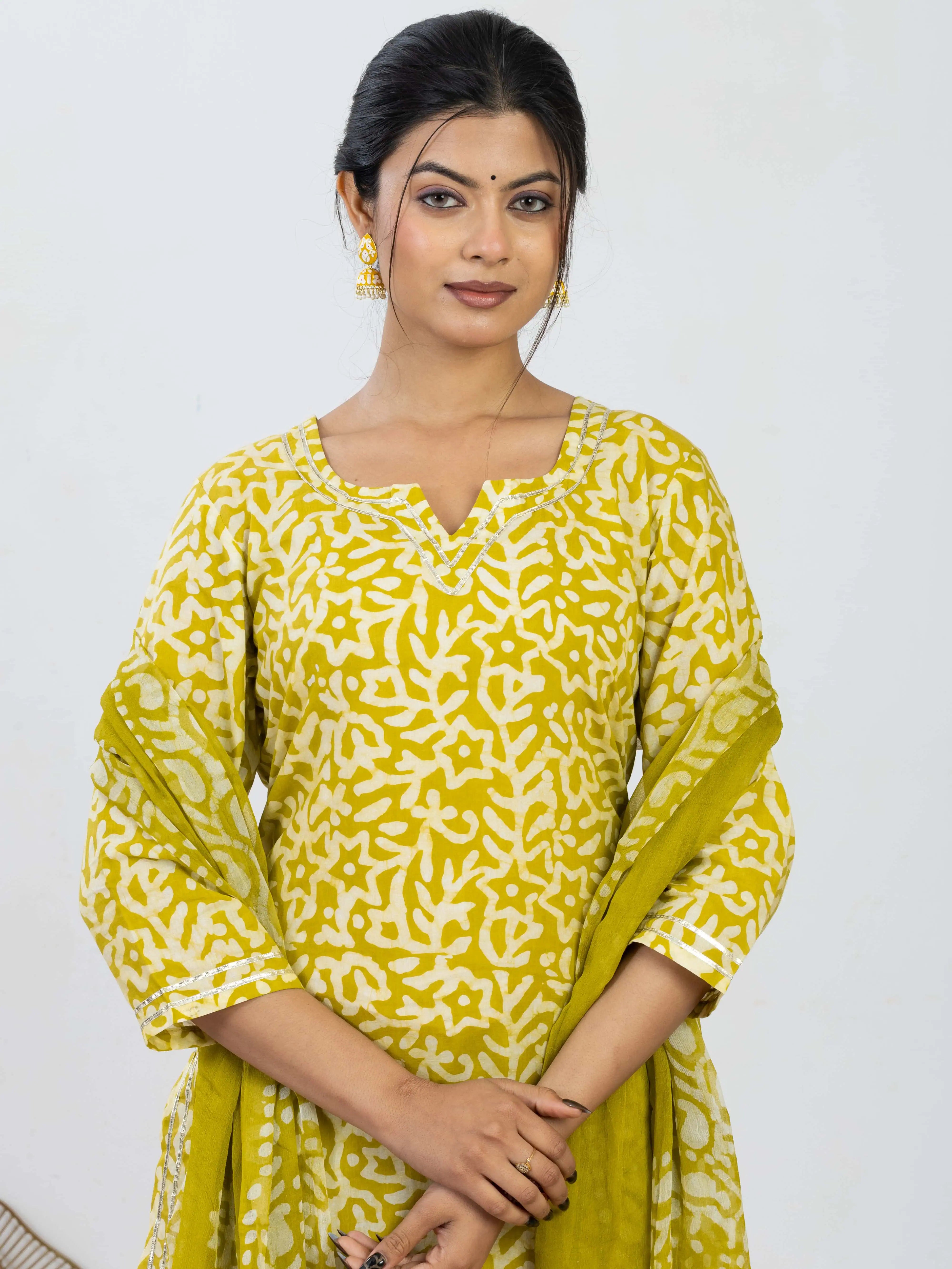 पीतांजलि | Handmade Pure Cotton Kurta Set with Chiffon Dupatta