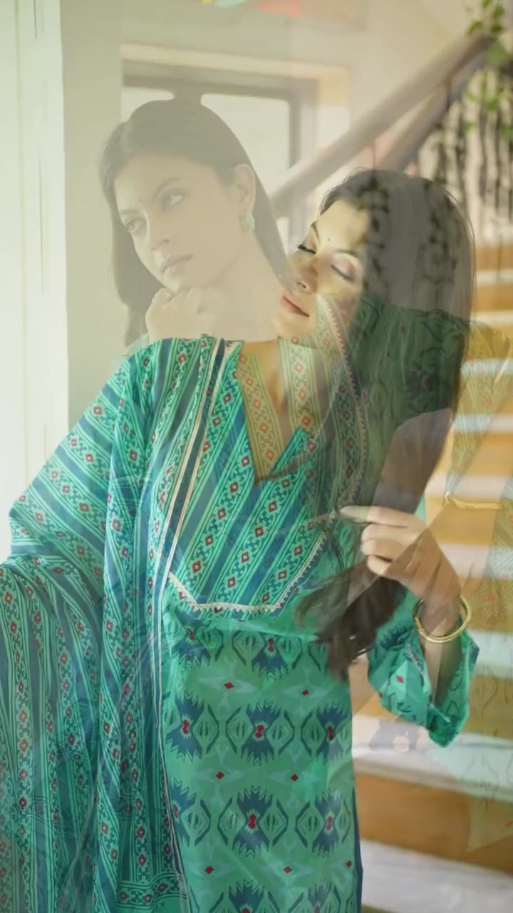 तारा | Handmade Emerald Green Ethnic Kurta Set with Cotton Dupatta