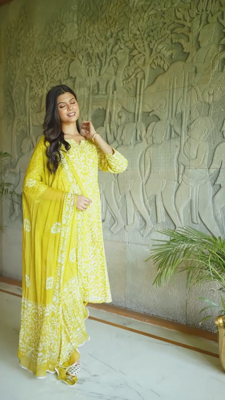 पीतांजलि | Handmade Pure Cotton Kurta Set with Chiffon Dupatta